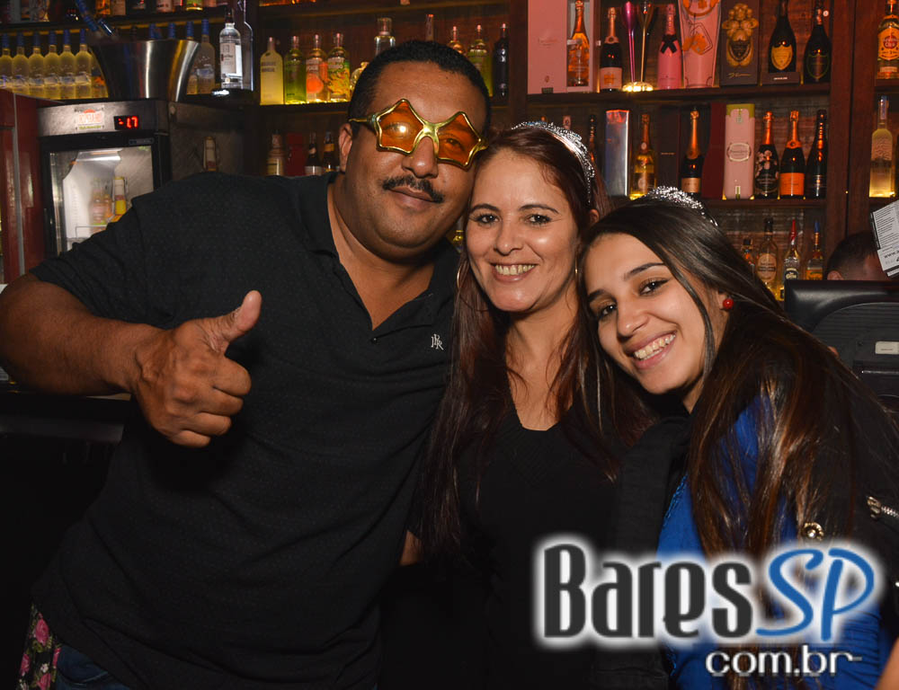 Akbar Lounge e Disco recebeu os agitos da Noite do Vermelho Akbar Lounge e Disco recebeu os agitos da Noite do Vermelho