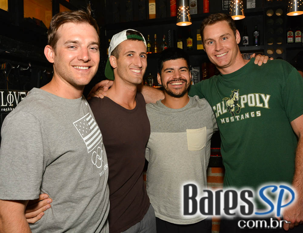 Com muita música a Banda Augusta Rock animou a galera do B Music Bar Com muita música a Banda Augusta Rock animou a galera do B Music Bar
