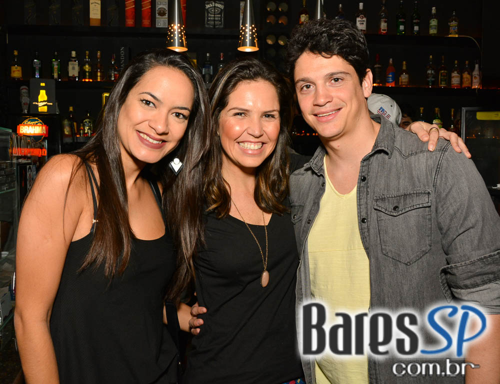 Com muita música a Banda Augusta Rock animou a galera do B Music Bar Com muita música a Banda Augusta Rock animou a galera do B Music Bar