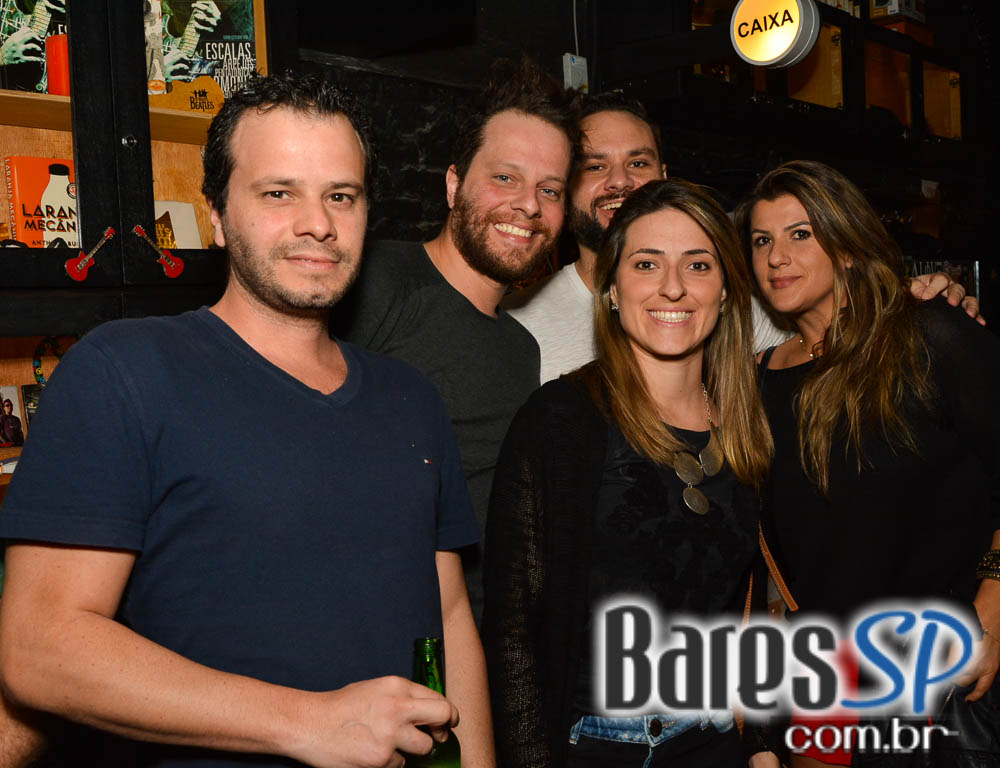 Com muita música a Banda Augusta Rock animou a galera do B Music Bar Com muita música a Banda Augusta Rock animou a galera do B Music Bar