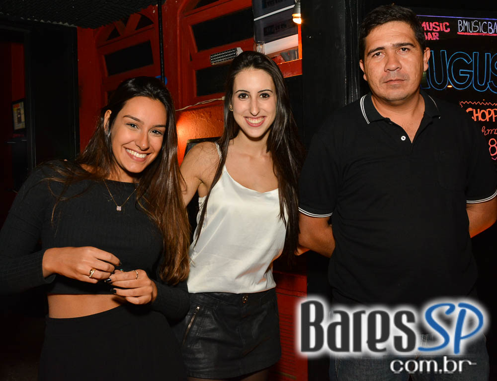 Com muita música a Banda Augusta Rock animou a galera do B Music Bar Com muita música a Banda Augusta Rock animou a galera do B Music Bar
