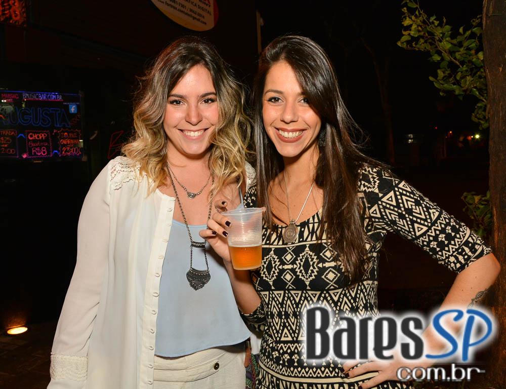 Com muita música a Banda Augusta Rock animou a galera do B Music Bar Com muita música a Banda Augusta Rock animou a galera do B Music Bar