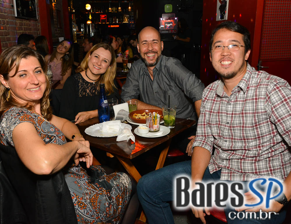 Com muita música a Banda Augusta Rock animou a galera do B Music Bar Com muita música a Banda Augusta Rock animou a galera do B Music Bar