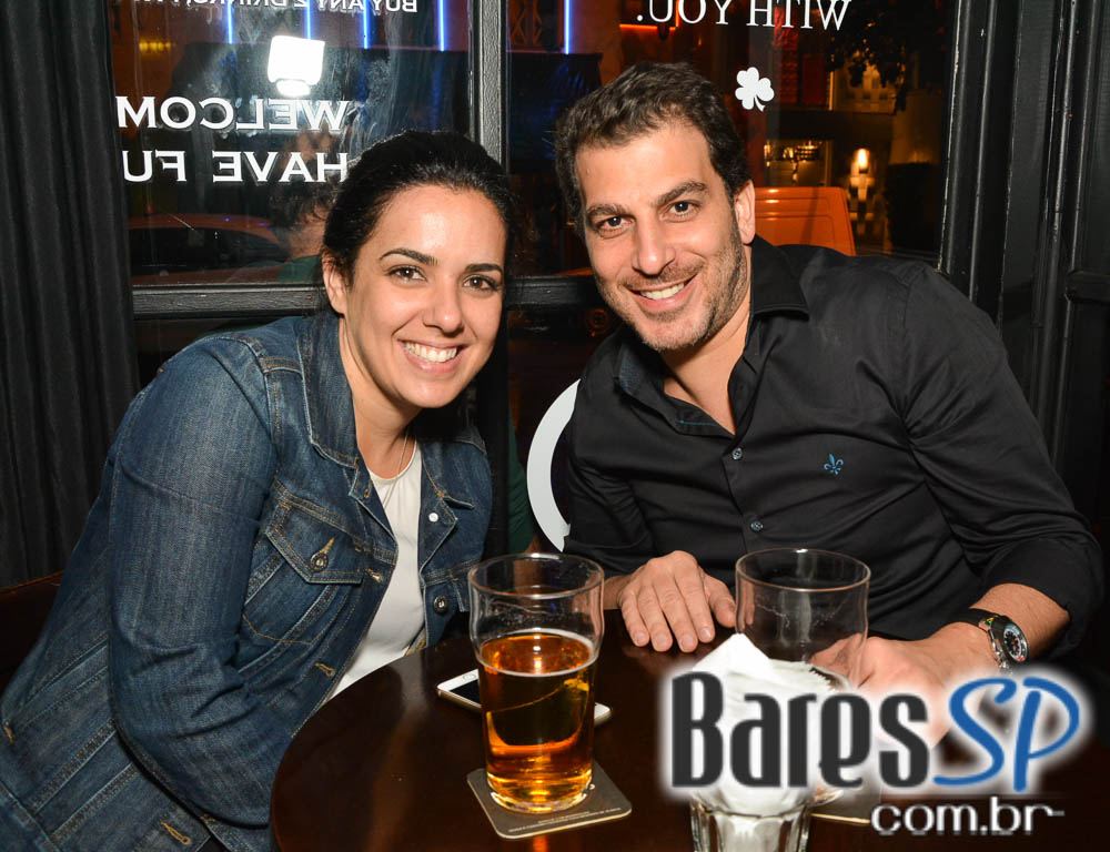 Banda Rock Stamp animou o palco do Dublin tocando muito Pop Rock Banda Rock Stamp animou o palco do Dublin tocando muito Pop Rock