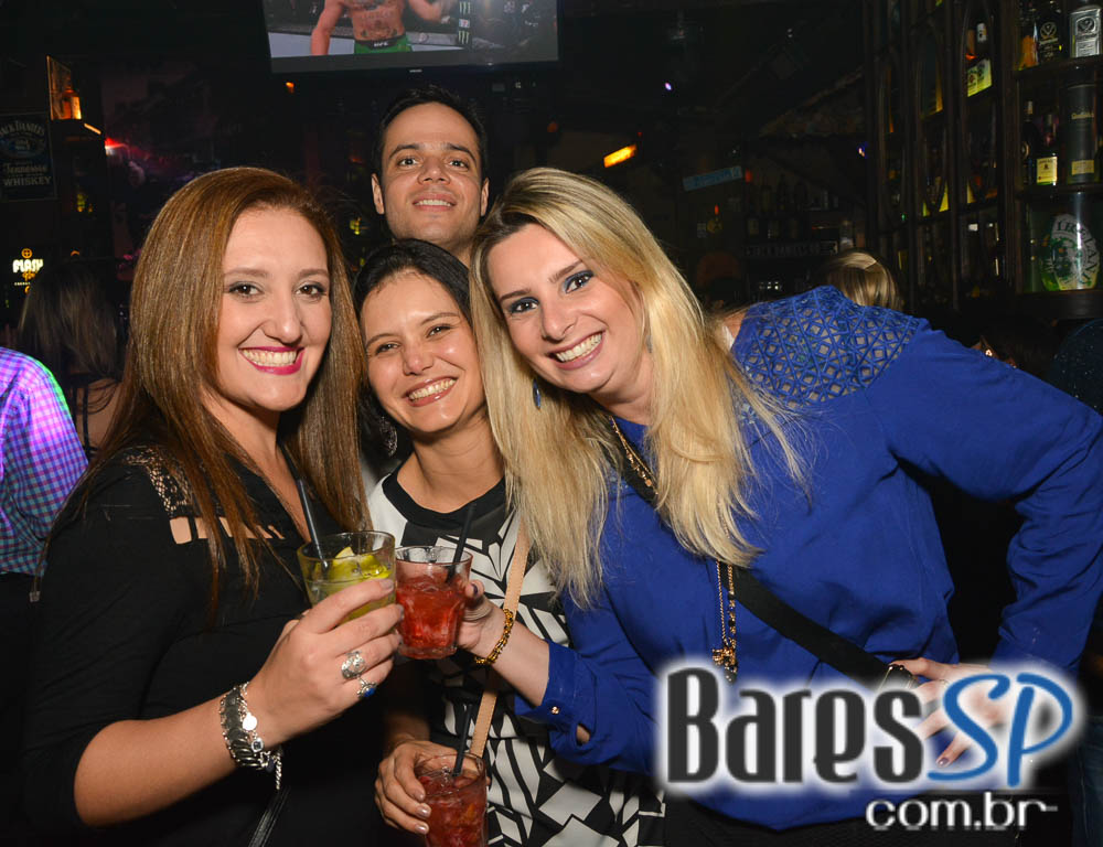 Banda Rock Stamp animou o palco do Dublin tocando muito Pop Rock Banda Rock Stamp animou o palco do Dublin tocando muito Pop Rock