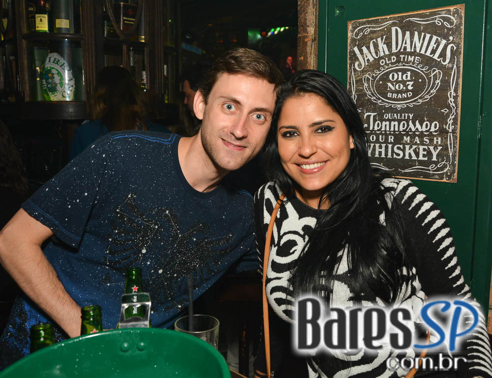 Banda Rock Stamp animou o palco do Dublin tocando muito Pop Rock Banda Rock Stamp animou o palco do Dublin tocando muito Pop Rock