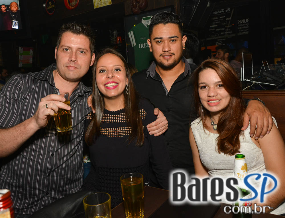 Banda Rock Stamp animou o palco do Dublin tocando muito Pop Rock Banda Rock Stamp animou o palco do Dublin tocando muito Pop Rock