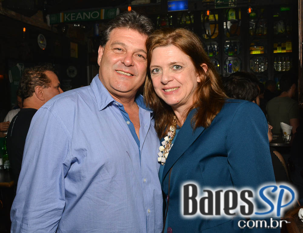 Banda Rock Stamp animou o palco do Dublin tocando muito Pop Rock Banda Rock Stamp animou o palco do Dublin tocando muito Pop Rock