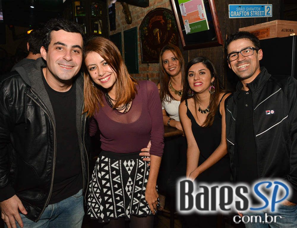 Banda Rock Stamp animou o palco do Dublin tocando muito Pop Rock Banda Rock Stamp animou o palco do Dublin tocando muito Pop Rock