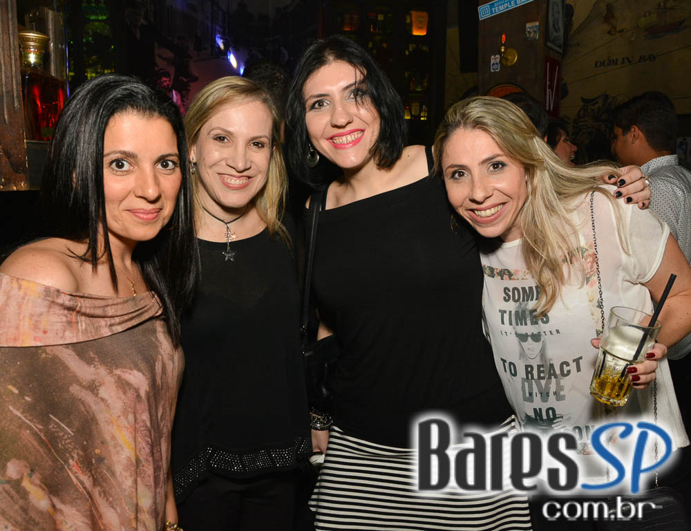 Banda Rock Stamp animou o palco do Dublin tocando muito Pop Rock Banda Rock Stamp animou o palco do Dublin tocando muito Pop Rock