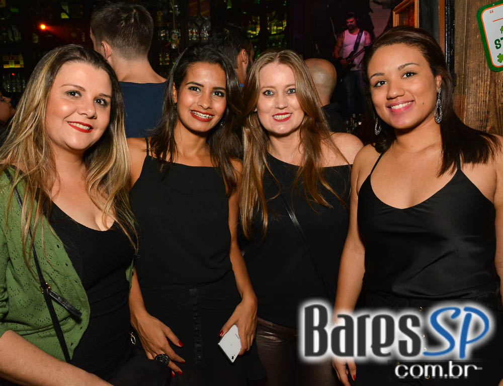 Banda Rock Stamp animou o palco do Dublin tocando muito Pop Rock Banda Rock Stamp animou o palco do Dublin tocando muito Pop Rock