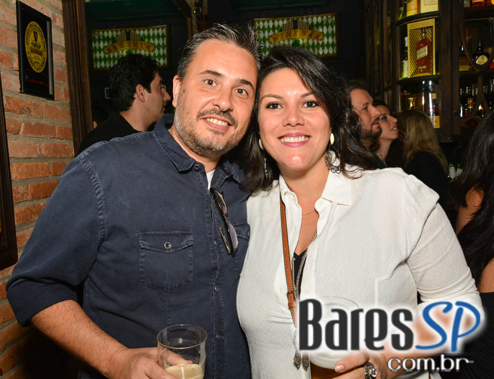 Banda Rock Stamp animou o palco do Dublin tocando muito Pop Rock Banda Rock Stamp animou o palco do Dublin tocando muito Pop Rock