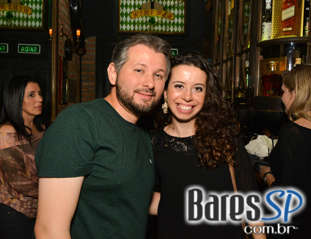 Banda Rock Stamp animou o palco do Dublin tocando muito Pop Rock Banda Rock Stamp animou o palco do Dublin tocando muito Pop Rock