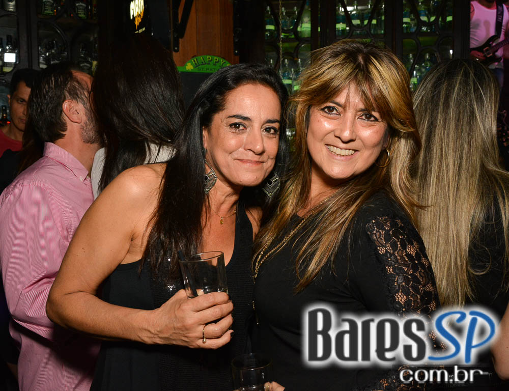 Banda Rock Stamp animou o palco do Dublin tocando muito Pop Rock Banda Rock Stamp animou o palco do Dublin tocando muito Pop Rock