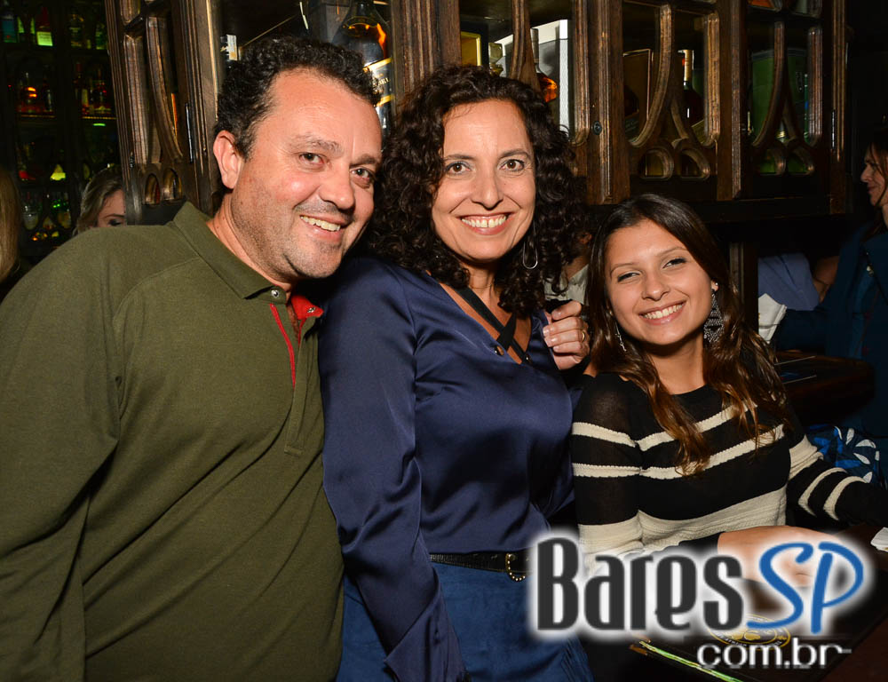 Banda Rock Stamp animou o palco do Dublin tocando muito Pop Rock Banda Rock Stamp animou o palco do Dublin tocando muito Pop Rock