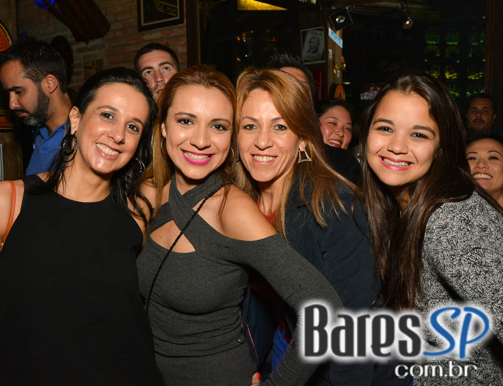 Banda Rock Stamp animou o palco do Dublin tocando muito Pop Rock Banda Rock Stamp animou o palco do Dublin tocando muito Pop Rock