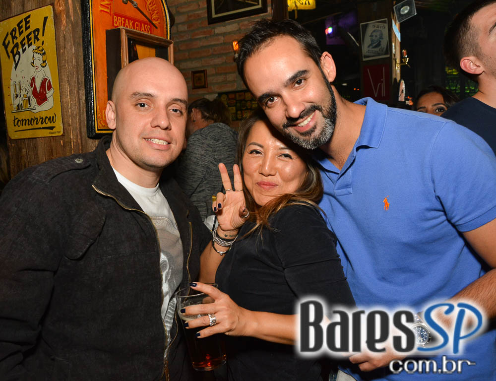 Banda Rock Stamp animou o palco do Dublin tocando muito Pop Rock Banda Rock Stamp animou o palco do Dublin tocando muito Pop Rock