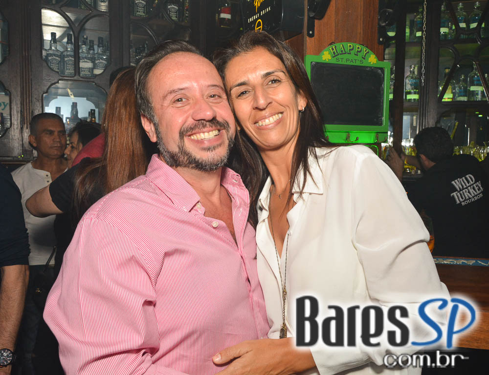 Banda Rock Stamp animou o palco do Dublin tocando muito Pop Rock Banda Rock Stamp animou o palco do Dublin tocando muito Pop Rock