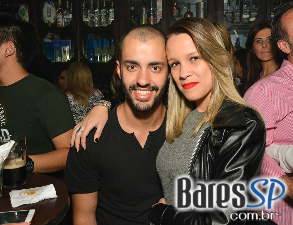 Banda Rock Stamp animou o palco do Dublin tocando muito Pop Rock Banda Rock Stamp animou o palco do Dublin tocando muito Pop Rock