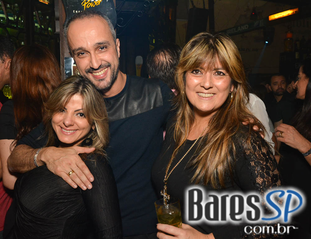 Banda Rock Stamp animou o palco do Dublin tocando muito Pop Rock Banda Rock Stamp animou o palco do Dublin tocando muito Pop Rock