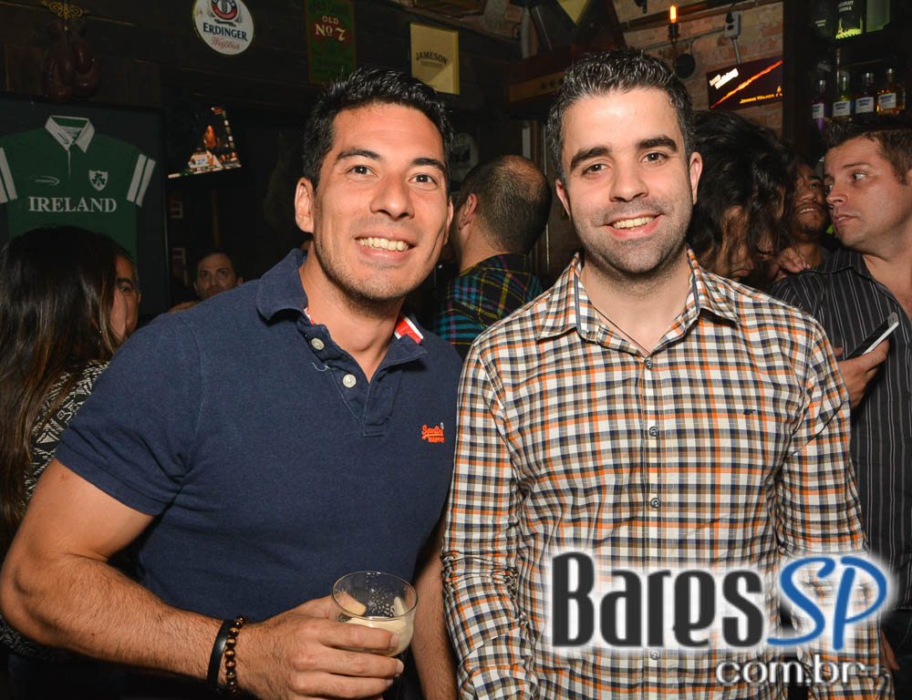 Banda Rock Stamp animou o palco do Dublin tocando muito Pop Rock Banda Rock Stamp animou o palco do Dublin tocando muito Pop Rock