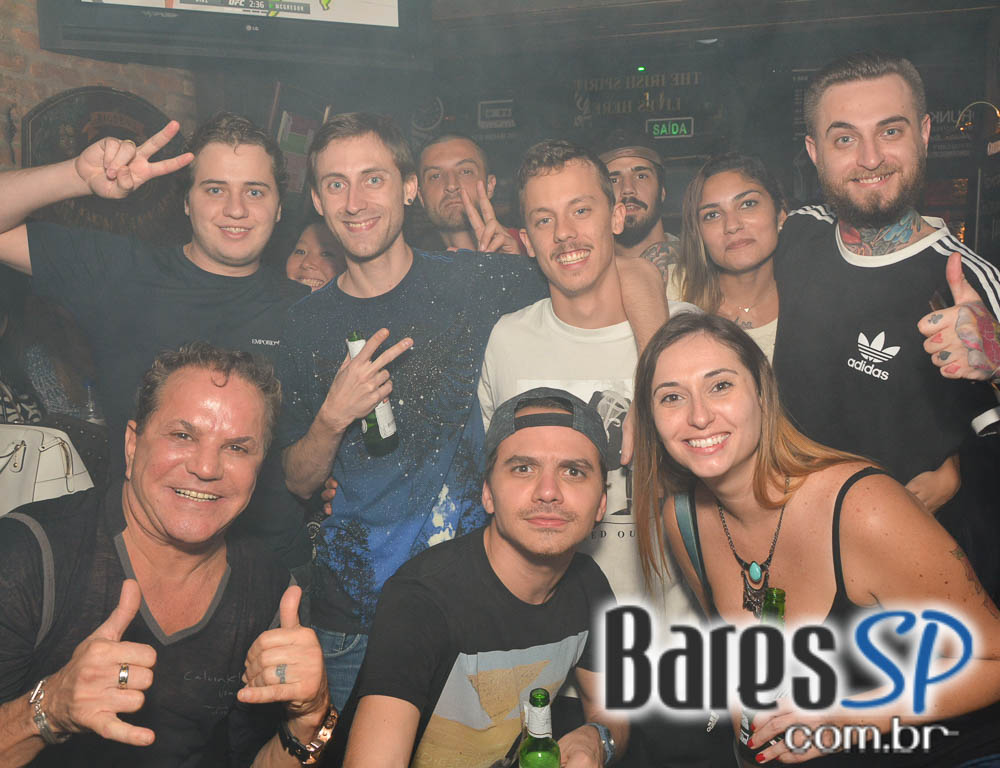 Banda Rock Stamp animou o palco do Dublin tocando muito Pop Rock Banda Rock Stamp animou o palco do Dublin tocando muito Pop Rock