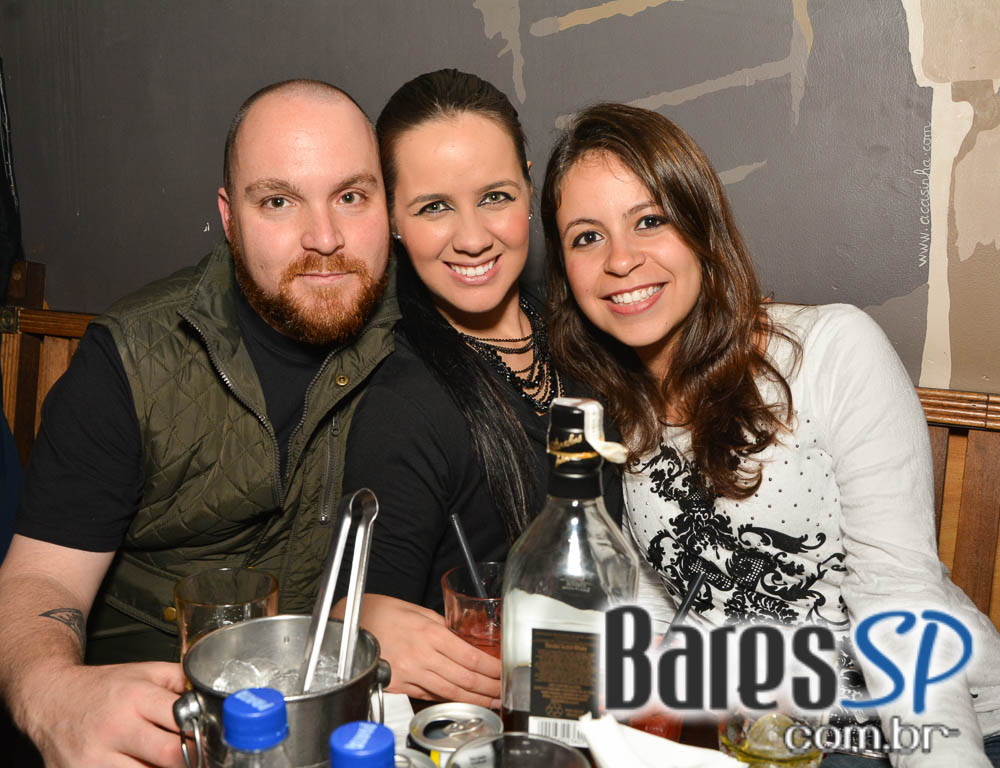 Banda Rock Stamp animou o palco do Dublin tocando muito Pop Rock Banda Rock Stamp animou o palco do Dublin tocando muito Pop Rock