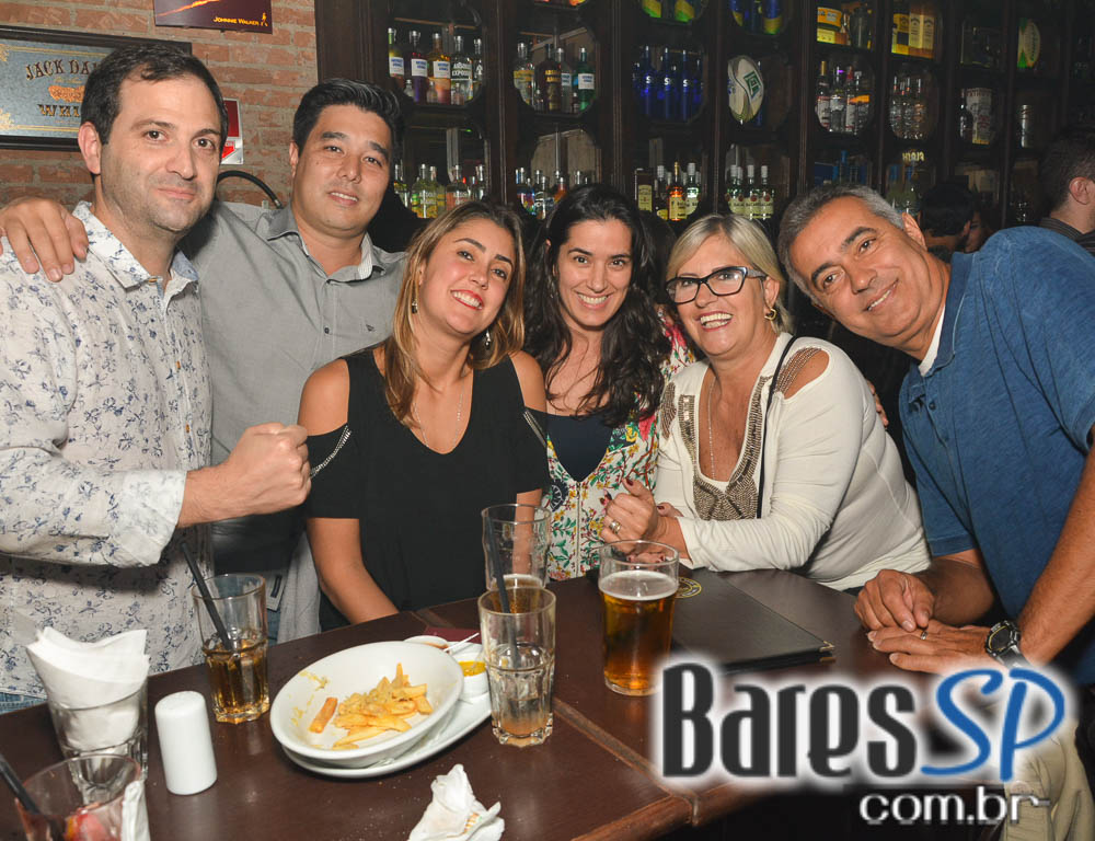 Banda Rock Stamp animou o palco do Dublin tocando muito Pop Rock Banda Rock Stamp animou o palco do Dublin tocando muito Pop Rock