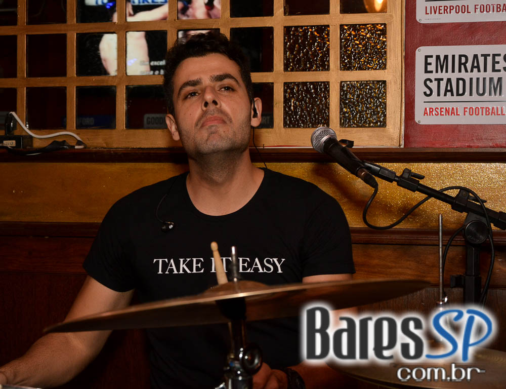 Banda Piper e William Kim comandaram a noite com muito rock no Republic Pub Banda Piper e William Kim comandaram a noite com muito rock no Republic Pub