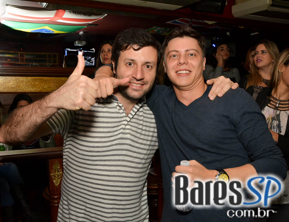 Banda Piper e William Kim comandaram a noite com muito rock no Republic Pub Banda Piper e William Kim comandaram a noite com muito rock no Republic Pub