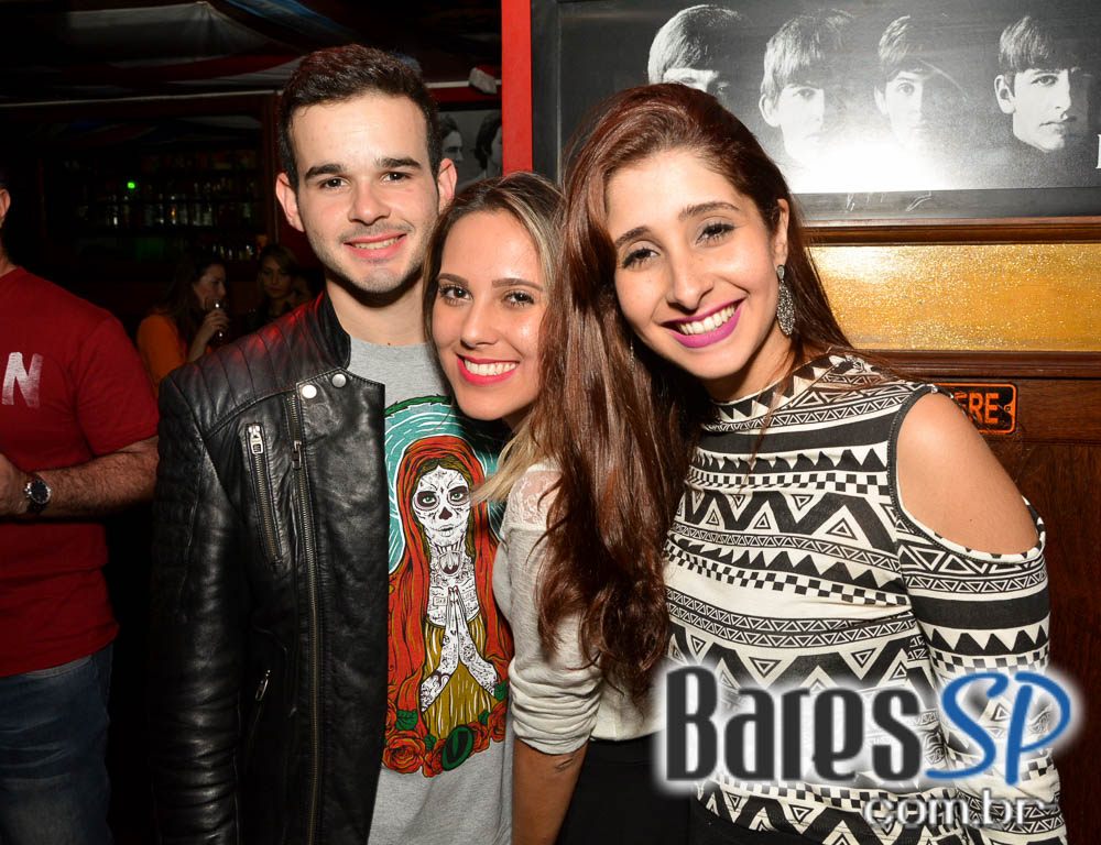 Banda Piper e William Kim comandaram a noite com muito rock no Republic Pub Banda Piper e William Kim comandaram a noite com muito rock no Republic Pub