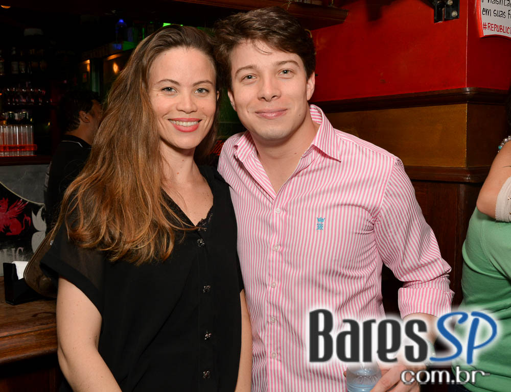 Banda Piper e William Kim comandaram a noite com muito rock no Republic Pub Banda Piper e William Kim comandaram a noite com muito rock no Republic Pub