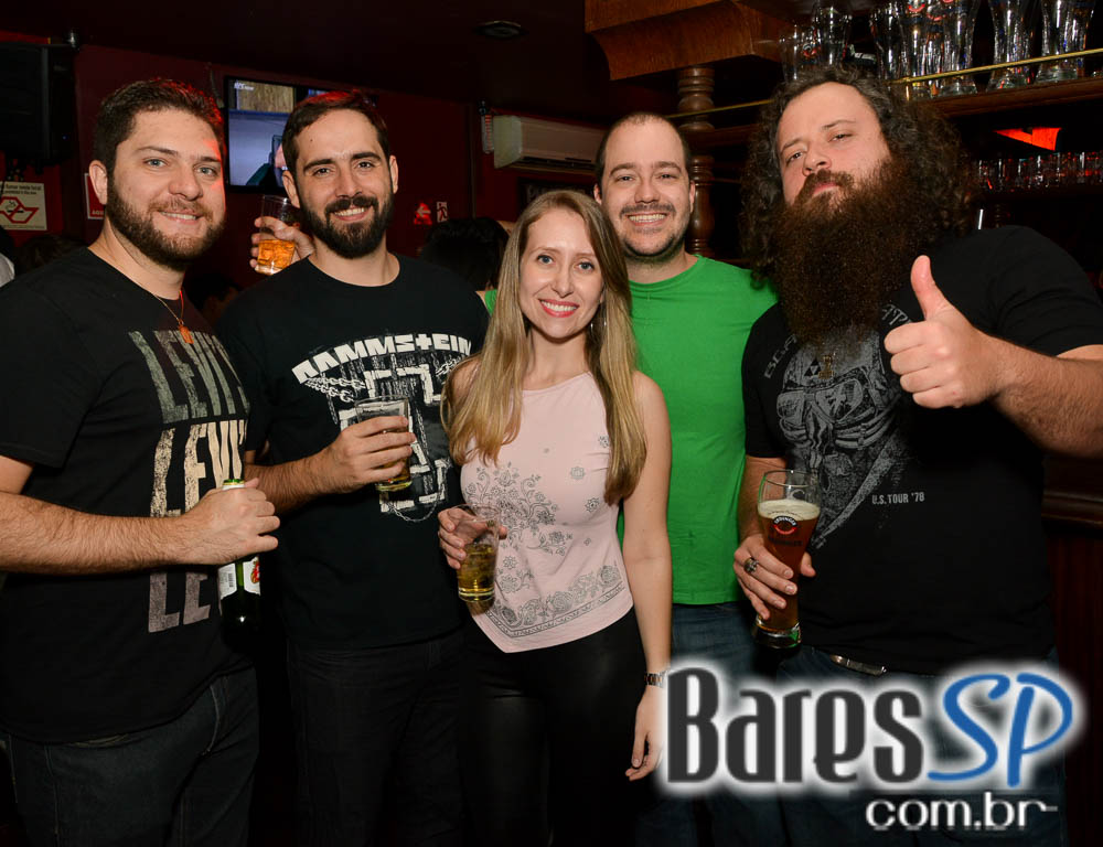 Banda Piper e William Kim comandaram a noite com muito rock no Republic Pub Banda Piper e William Kim comandaram a noite com muito rock no Republic Pub