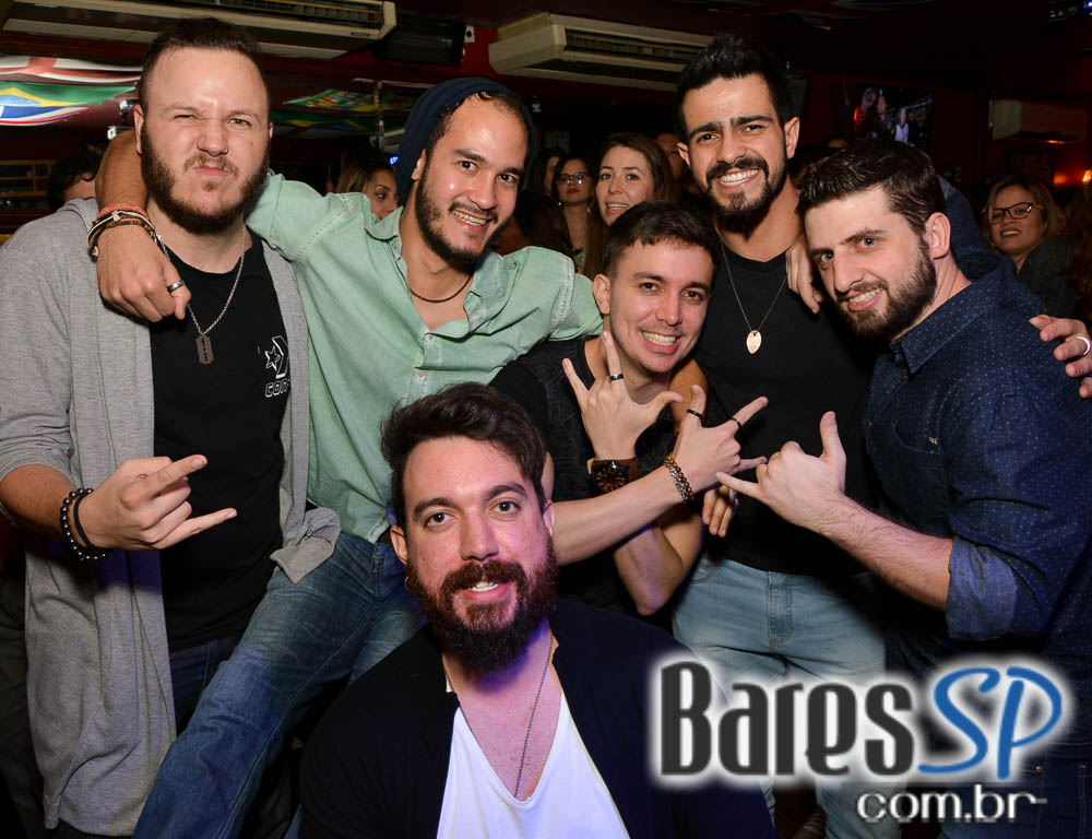 Banda Piper e William Kim comandaram a noite com muito rock no Republic Pub Banda Piper e William Kim comandaram a noite com muito rock no Republic Pub