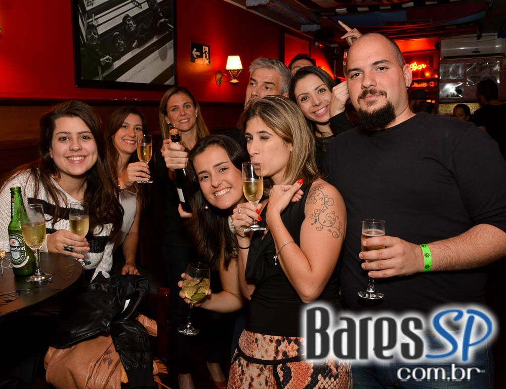 Banda Piper e William Kim comandaram a noite com muito rock no Republic Pub Banda Piper e William Kim comandaram a noite com muito rock no Republic Pub