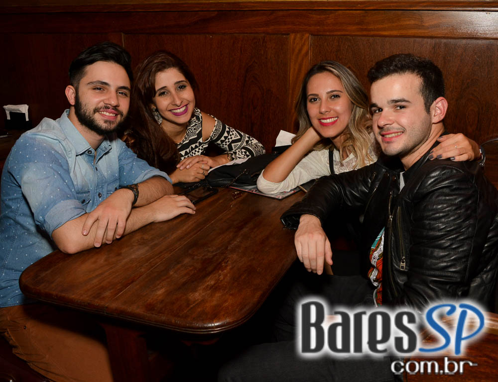 Banda Piper e William Kim comandaram a noite com muito rock no Republic Pub Banda Piper e William Kim comandaram a noite com muito rock no Republic Pub