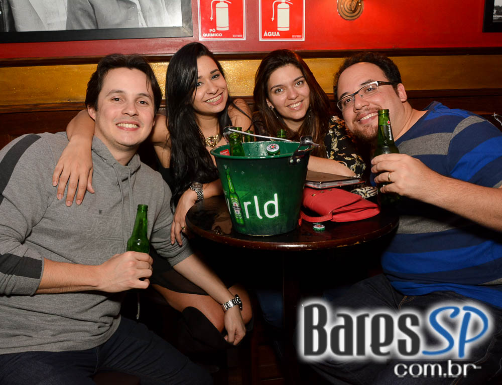 Banda Piper e William Kim comandaram a noite com muito rock no Republic Pub Banda Piper e William Kim comandaram a noite com muito rock no Republic Pub