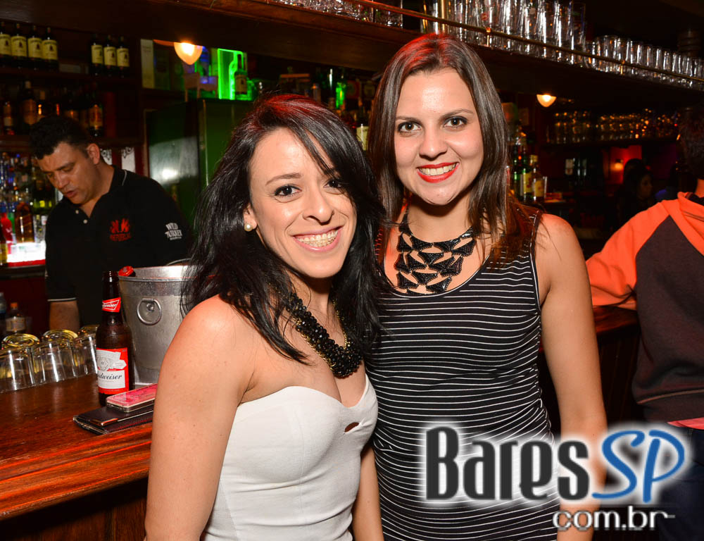 Sal Vincent e banda Piper comandaram a noite com pop rock no Republic Pub Sal Vincent e banda Piper comandaram a noite com pop rock no Republic Pub