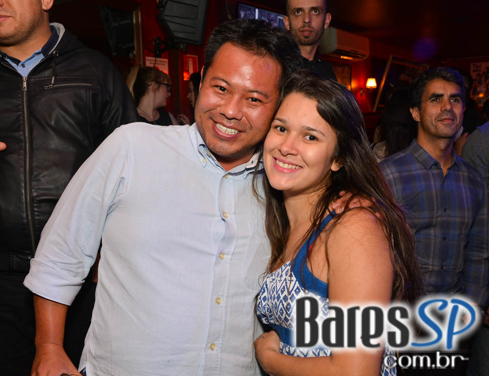 Sal Vincent e banda Piper comandaram a noite com pop rock no Republic Pub Sal Vincent e banda Piper comandaram a noite com pop rock no Republic Pub