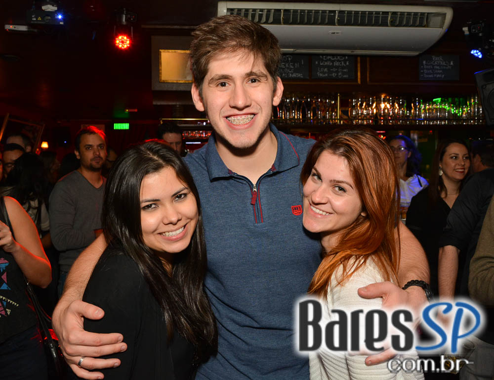 Sal Vincent e banda Piper comandaram a noite com pop rock no Republic Pub Sal Vincent e banda Piper comandaram a noite com pop rock no Republic Pub