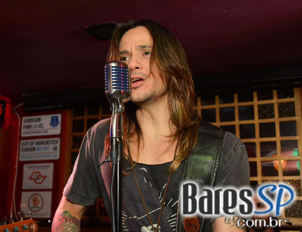 Sal Vincent e banda Piper comandaram a noite com pop rock no Republic Pub Sal Vincent e banda Piper comandaram a noite com pop rock no Republic Pub