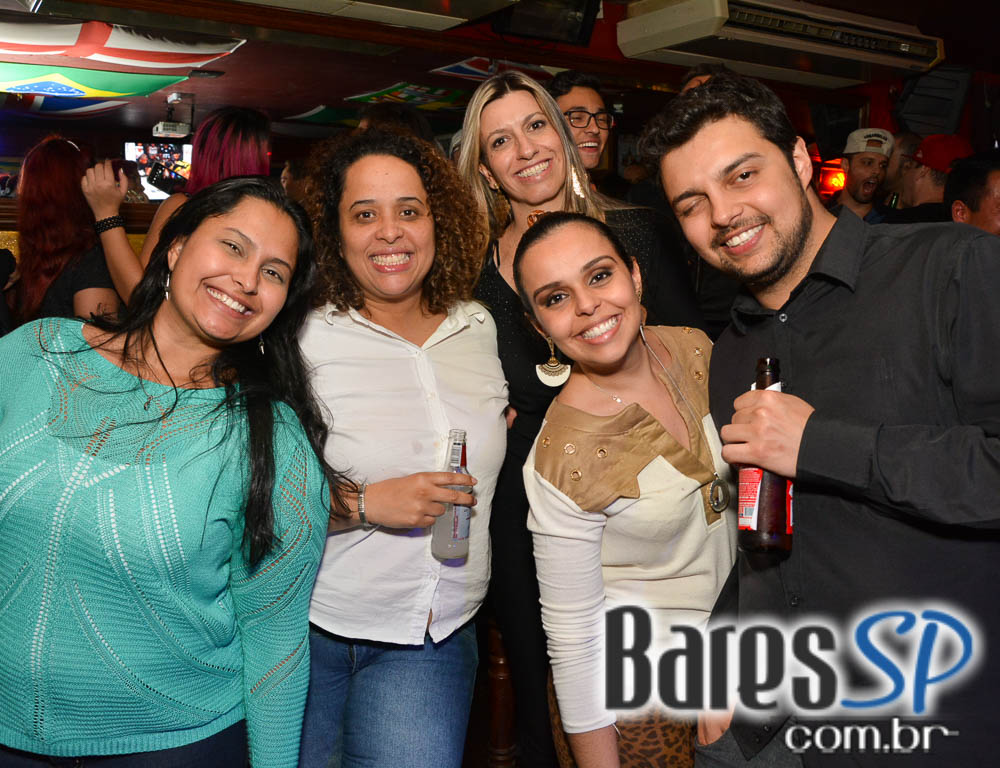 Sal Vincent e banda Piper comandaram a noite com pop rock no Republic Pub Sal Vincent e banda Piper comandaram a noite com pop rock no Republic Pub