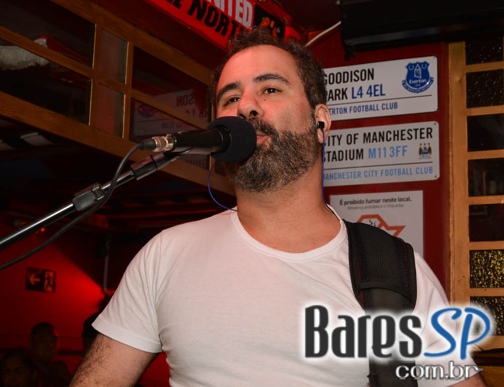 Sal Vincent e banda Piper comandaram a noite com pop rock no Republic Pub Sal Vincent e banda Piper comandaram a noite com pop rock no Republic Pub