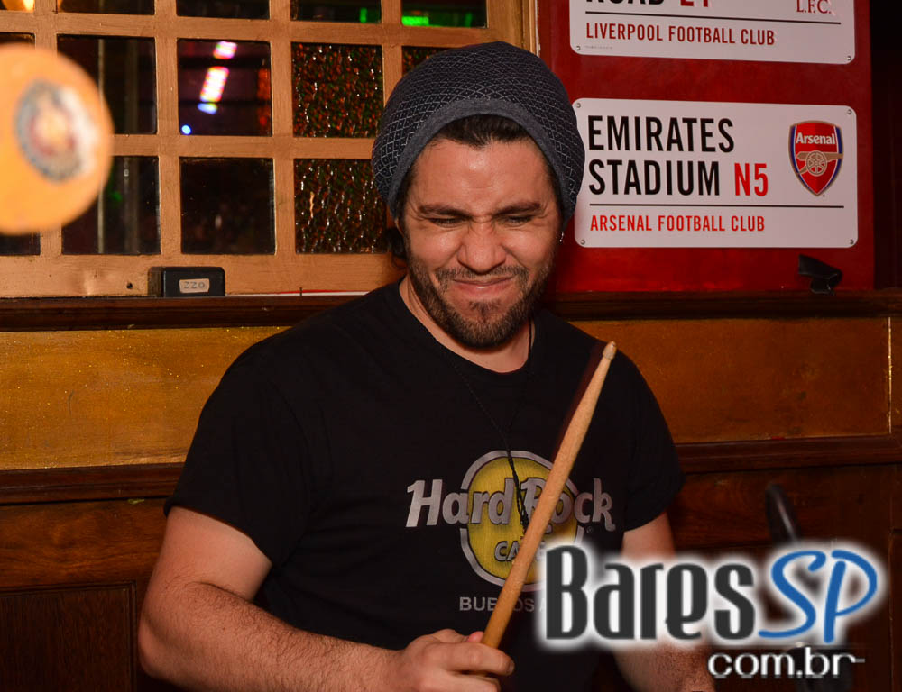 Sal Vincent e banda Piper comandaram a noite com pop rock no Republic Pub Sal Vincent e banda Piper comandaram a noite com pop rock no Republic Pub