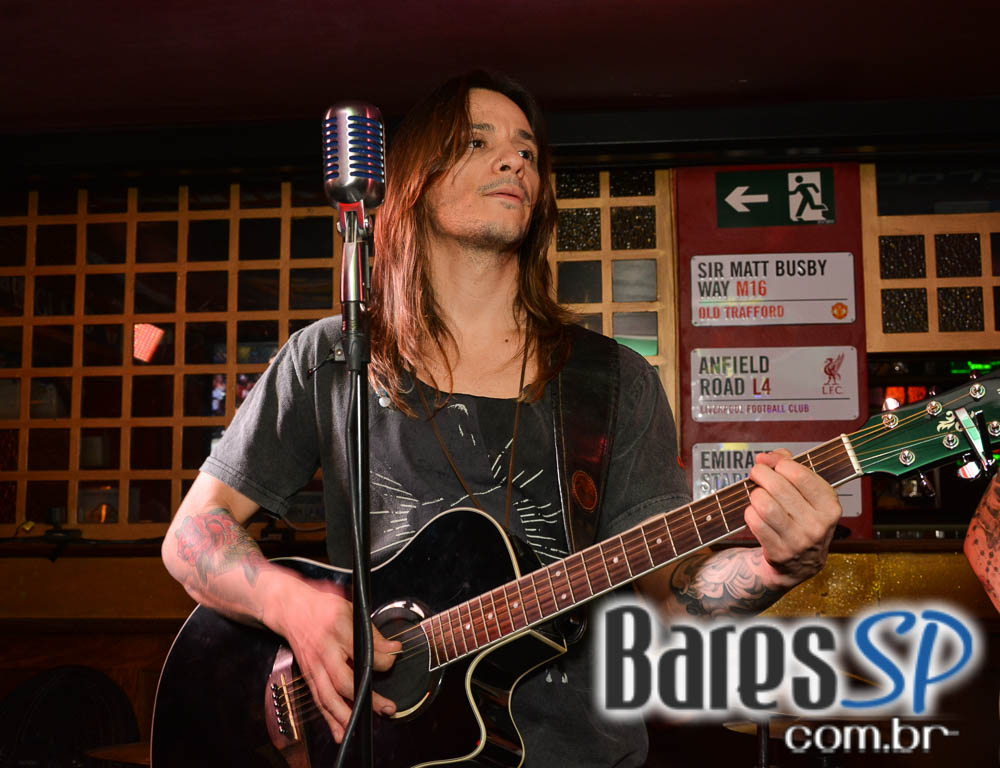 Sal Vincent e banda Piper comandaram a noite com pop rock no Republic Pub Sal Vincent e banda Piper comandaram a noite com pop rock no Republic Pub