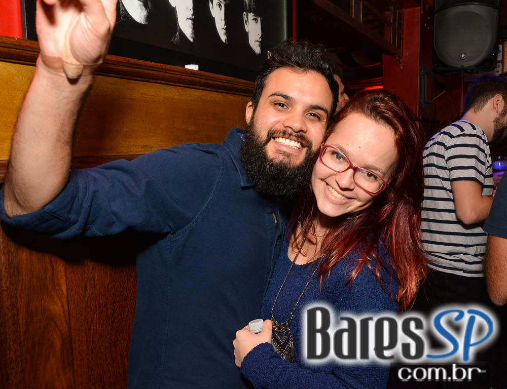 Sal Vincent e banda Piper comandaram a noite com pop rock no Republic Pub Sal Vincent e banda Piper comandaram a noite com pop rock no Republic Pub