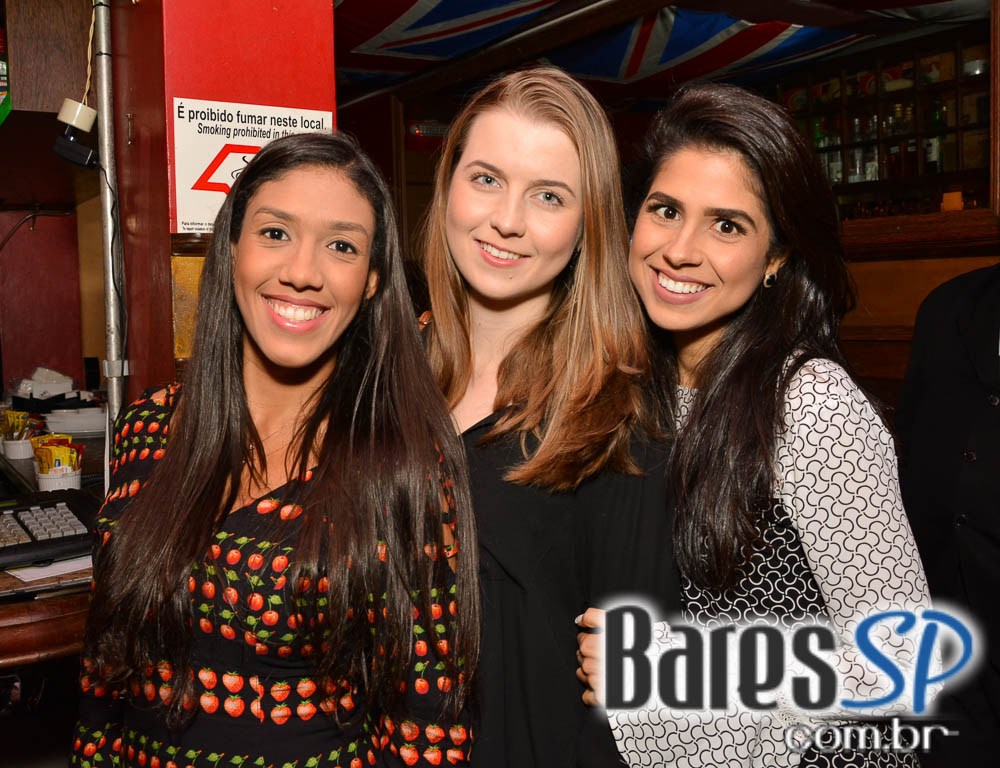 Sal Vincent e banda Piper comandaram a noite com pop rock no Republic Pub Sal Vincent e banda Piper comandaram a noite com pop rock no Republic Pub