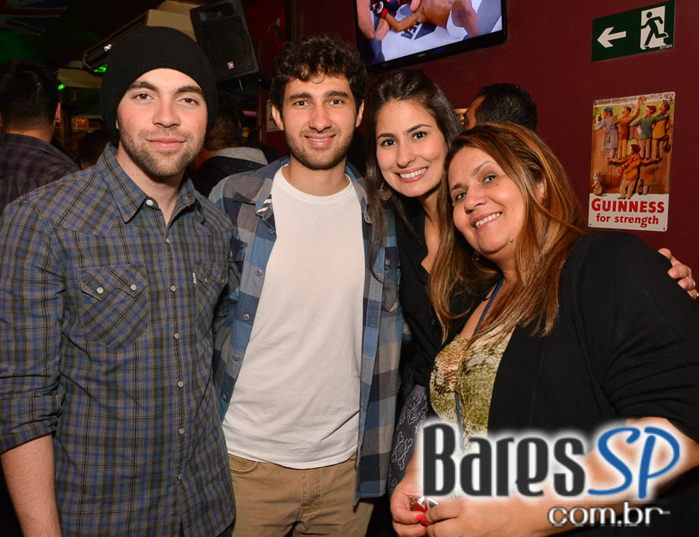 Sal Vincent e banda Piper comandaram a noite com pop rock no Republic Pub Sal Vincent e banda Piper comandaram a noite com pop rock no Republic Pub