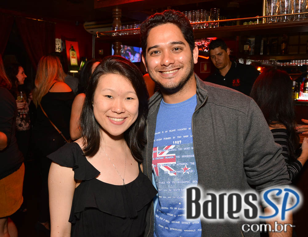 Sal Vincent e banda Piper comandaram a noite com pop rock no Republic Pub Sal Vincent e banda Piper comandaram a noite com pop rock no Republic Pub