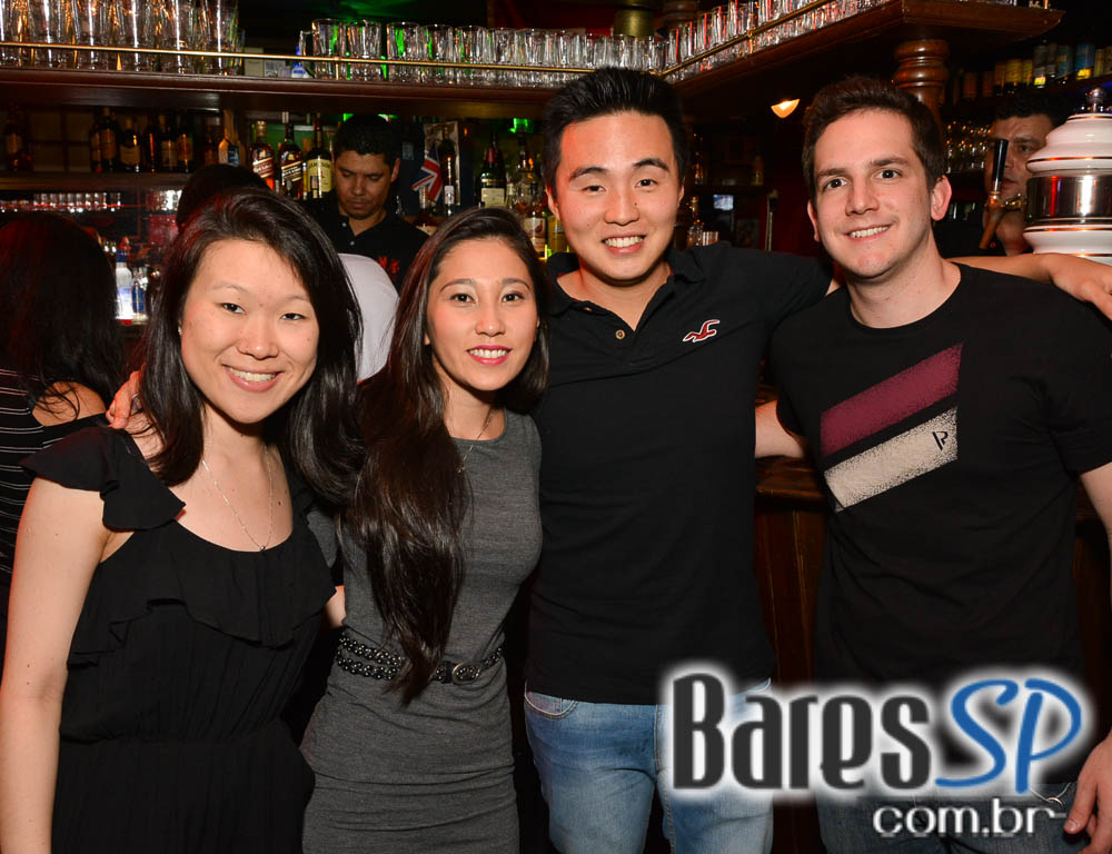 Sal Vincent e banda Piper comandaram a noite com pop rock no Republic Pub Sal Vincent e banda Piper comandaram a noite com pop rock no Republic Pub